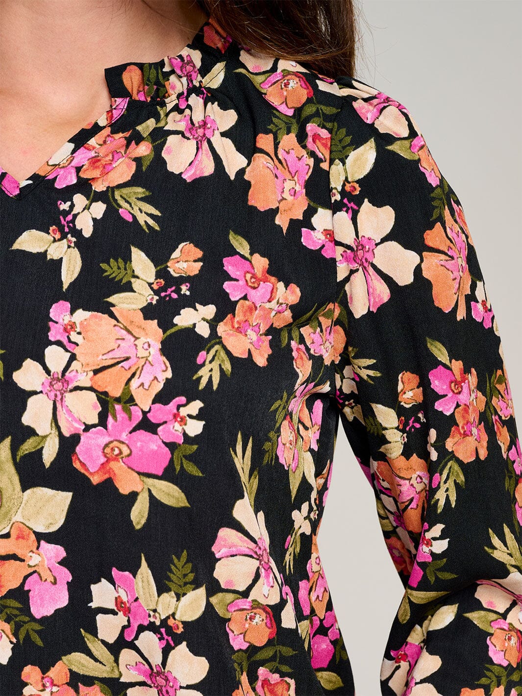 WOMEN'S LONG SLEEVE V-NECK RUFFLE HIGH-LOW FLORAL BLOUSE