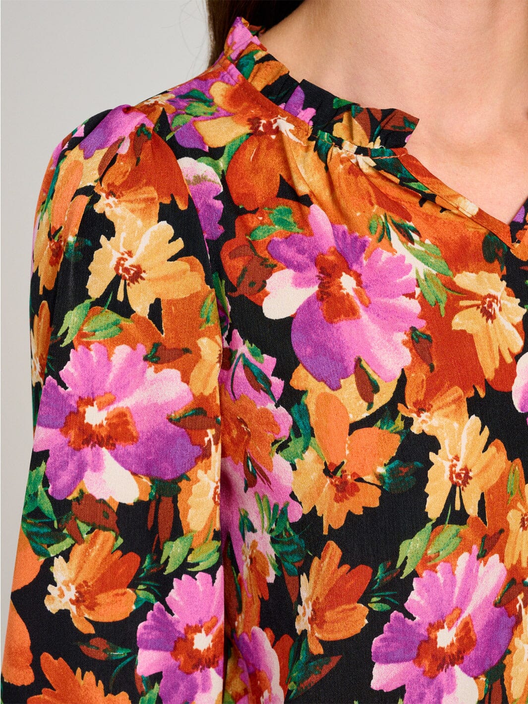 WOMEN'S LONG SLEEVE V-NECK RUFFLE FLORAL BLOUSE